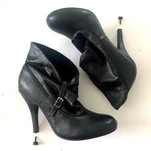 LE CHÂTEAU Faux Leather Booties Shootie